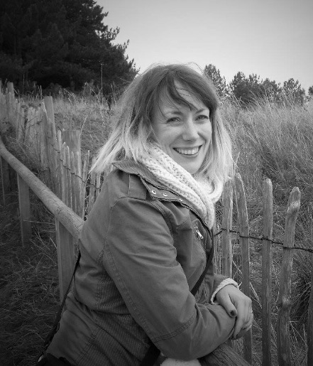 Holly Aston Headshot.jpg
