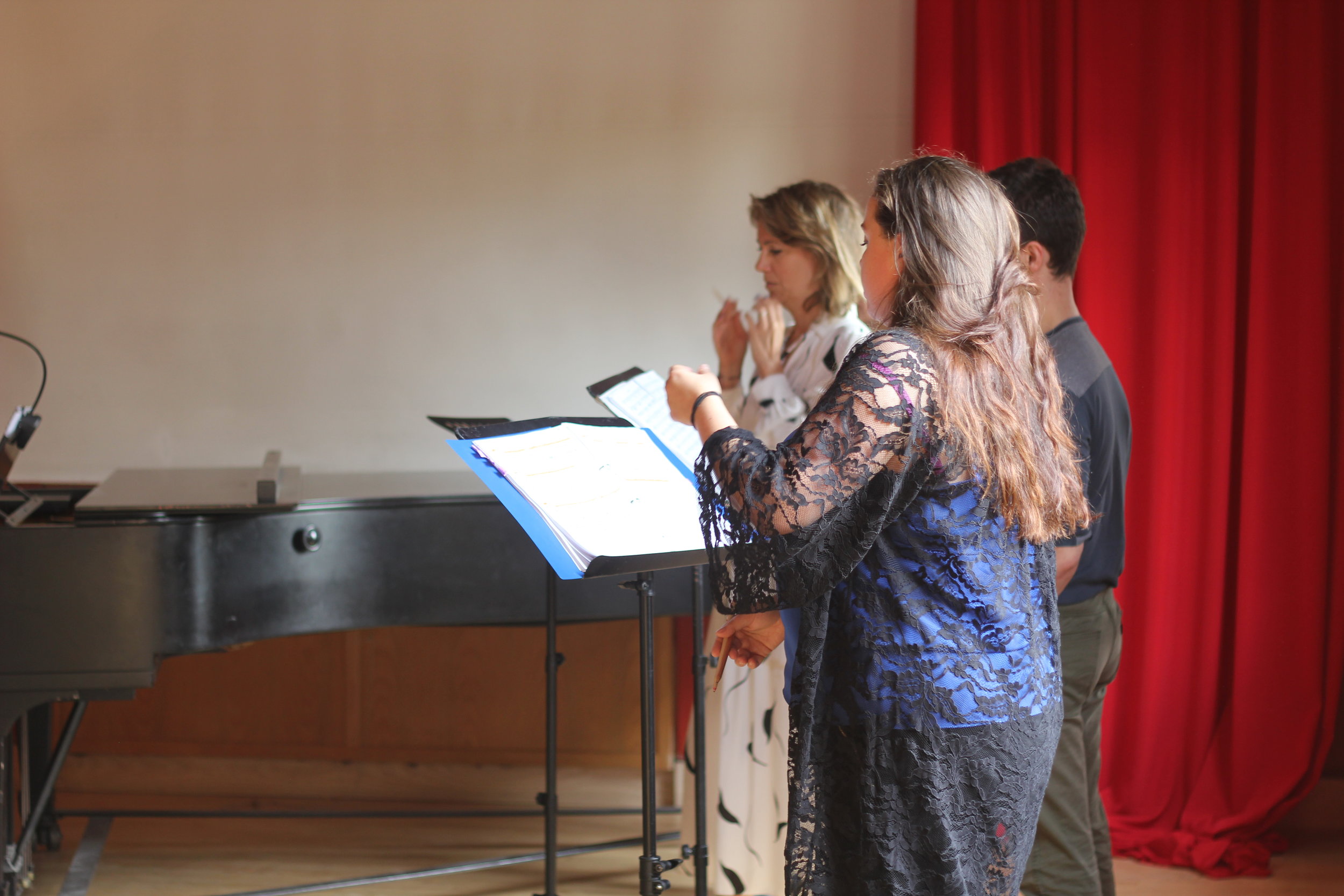 Maria Stuarda 2018: Flora McIntosh (Mary), Philippa Boyle (Elizabeth), Joseph Doody (Earl of Leicester)